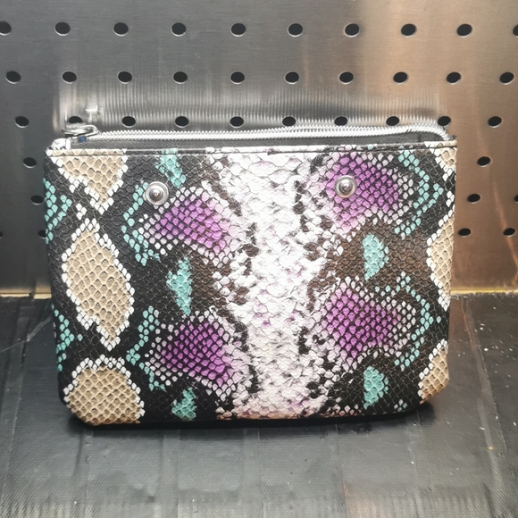 Kendall & Kylie makeup bag - Picture 2 of 3